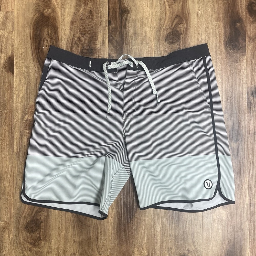 Vuori Cruise Board Shorts Mens 36 Blue Gray Striped Unlined Performance 7" Swim
